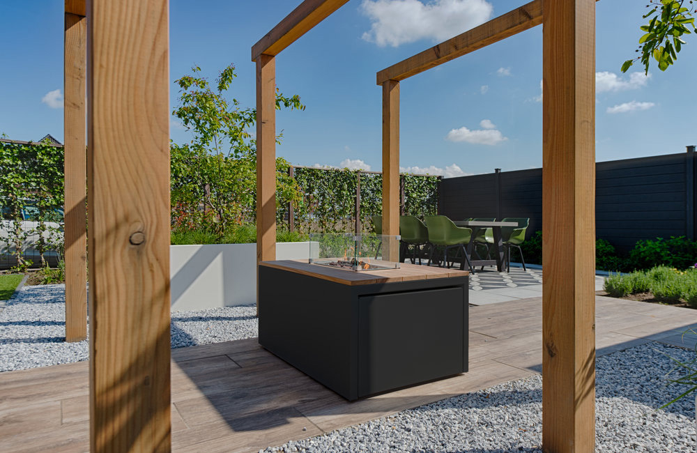 Een vuurtafel of vuurzuil voor in de tuin